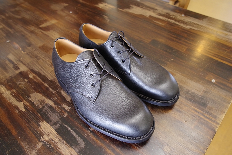 3穴のギブソンシューズ