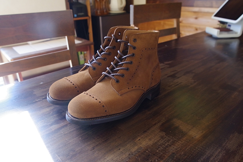 クォーターブローグブーツ