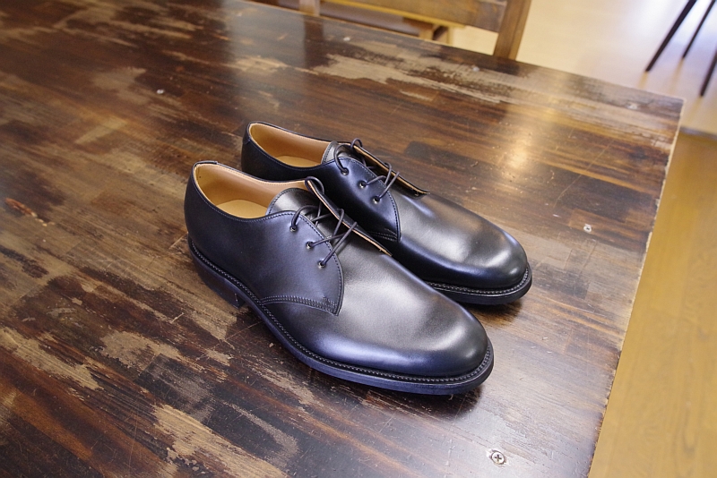 ３穴ギブソンシューズ