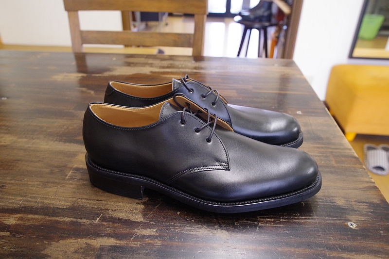 ３穴ギブソンシューズ