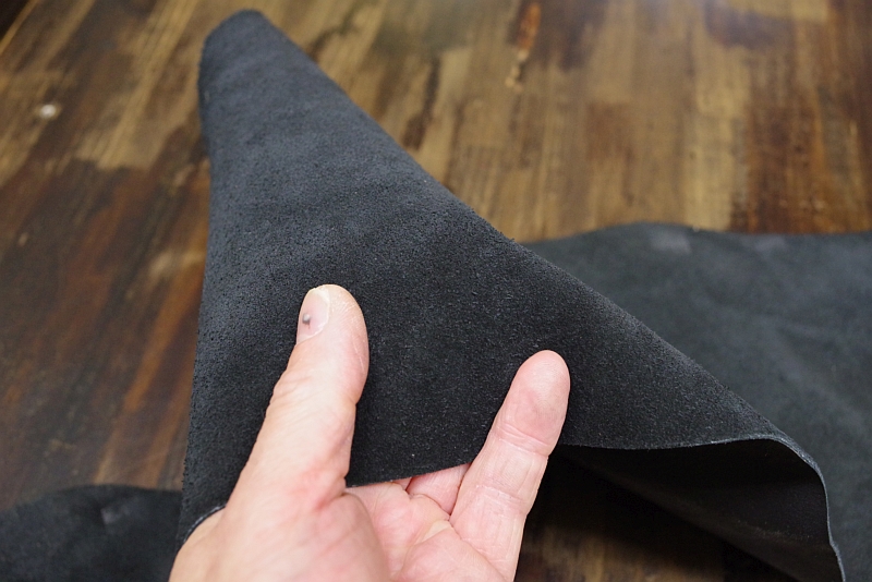 ギン付きスウェード