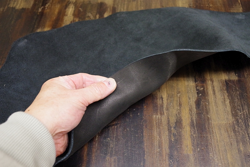 ギン付きスウェード