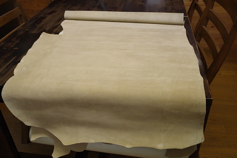 サンドベージュ