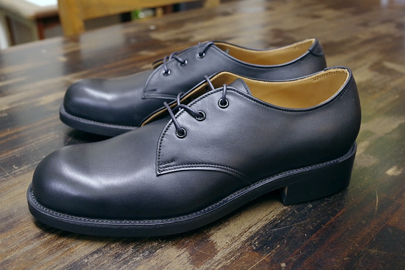 3穴ギブソンシューズ